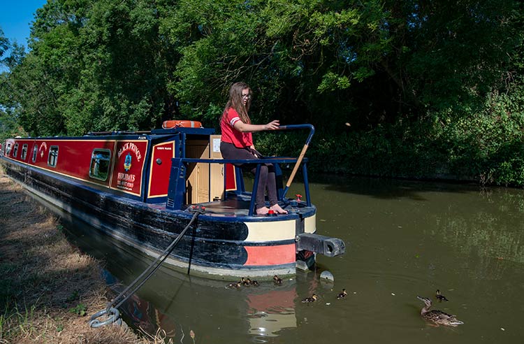 Livet går sakte på kanalbåtferie