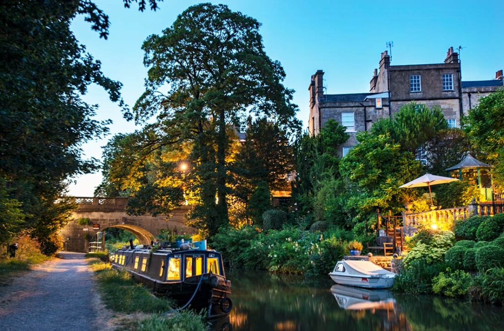 Kanalbåtferie i England