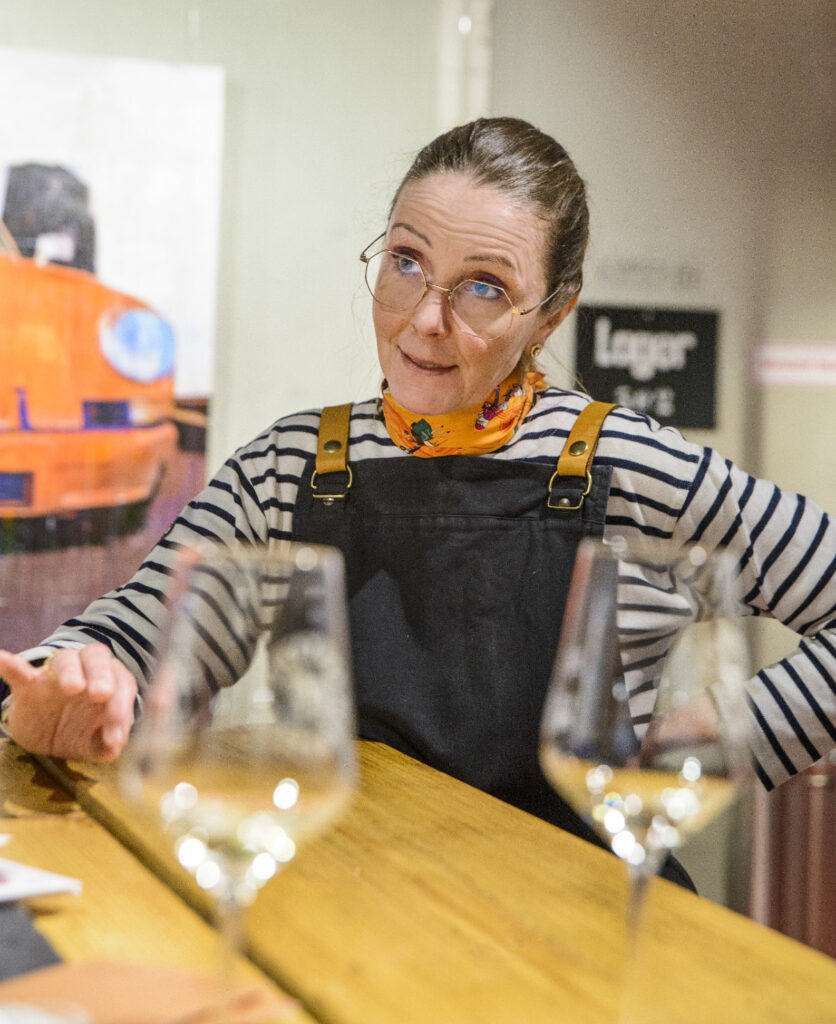 vindame i sitt vinotek i tyskland