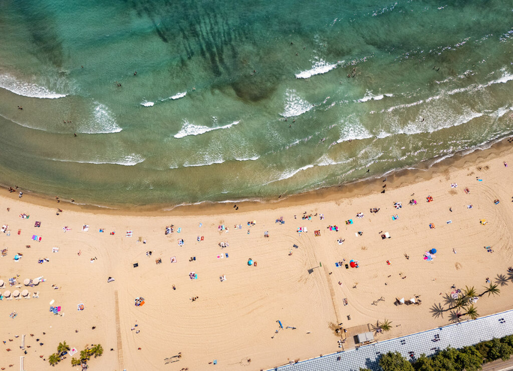Alicantes bystrand fra oven