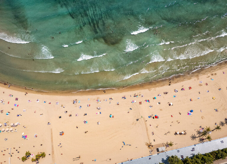 Alicantes bystrand fra oven