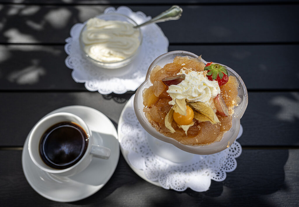 Gammeldags eplekake på Den Gyldne Hane.