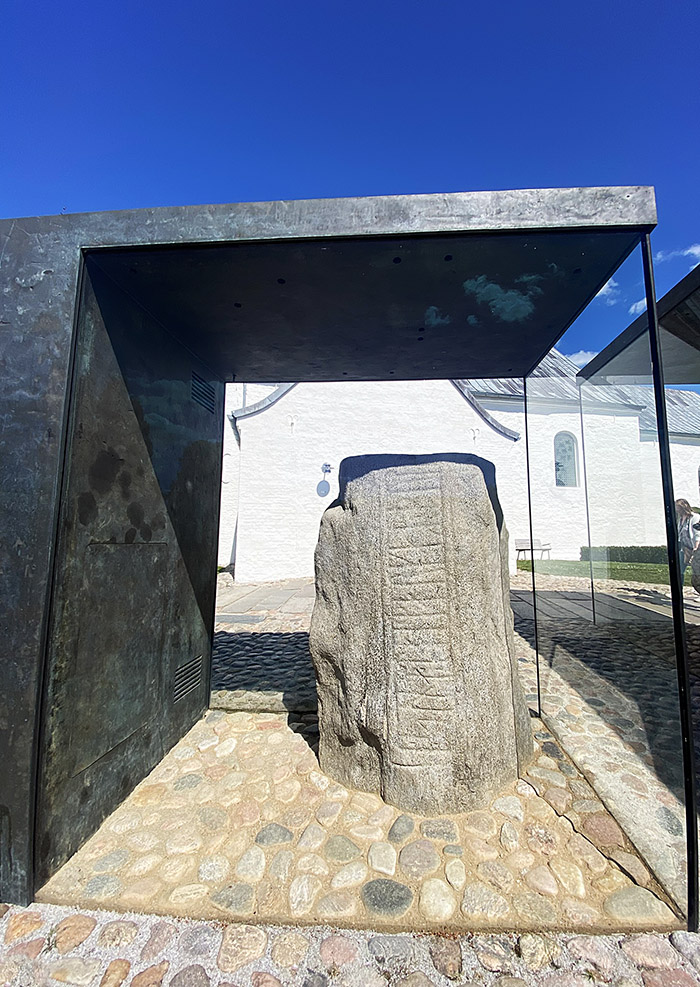 Jylland vikinger gravhaug runer